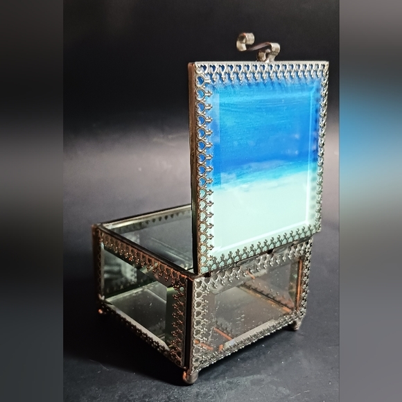 Home Etched Beveled Glass Footed Silver Toned Jewelry Box 3.25" x 3.25" x 2.25" - Picture 4 of 8